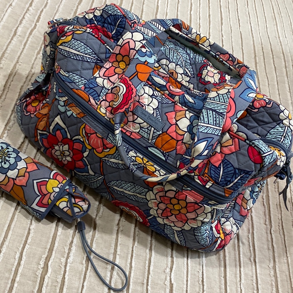 Vera Bradley travel bag with matching umbrella!!! Mint